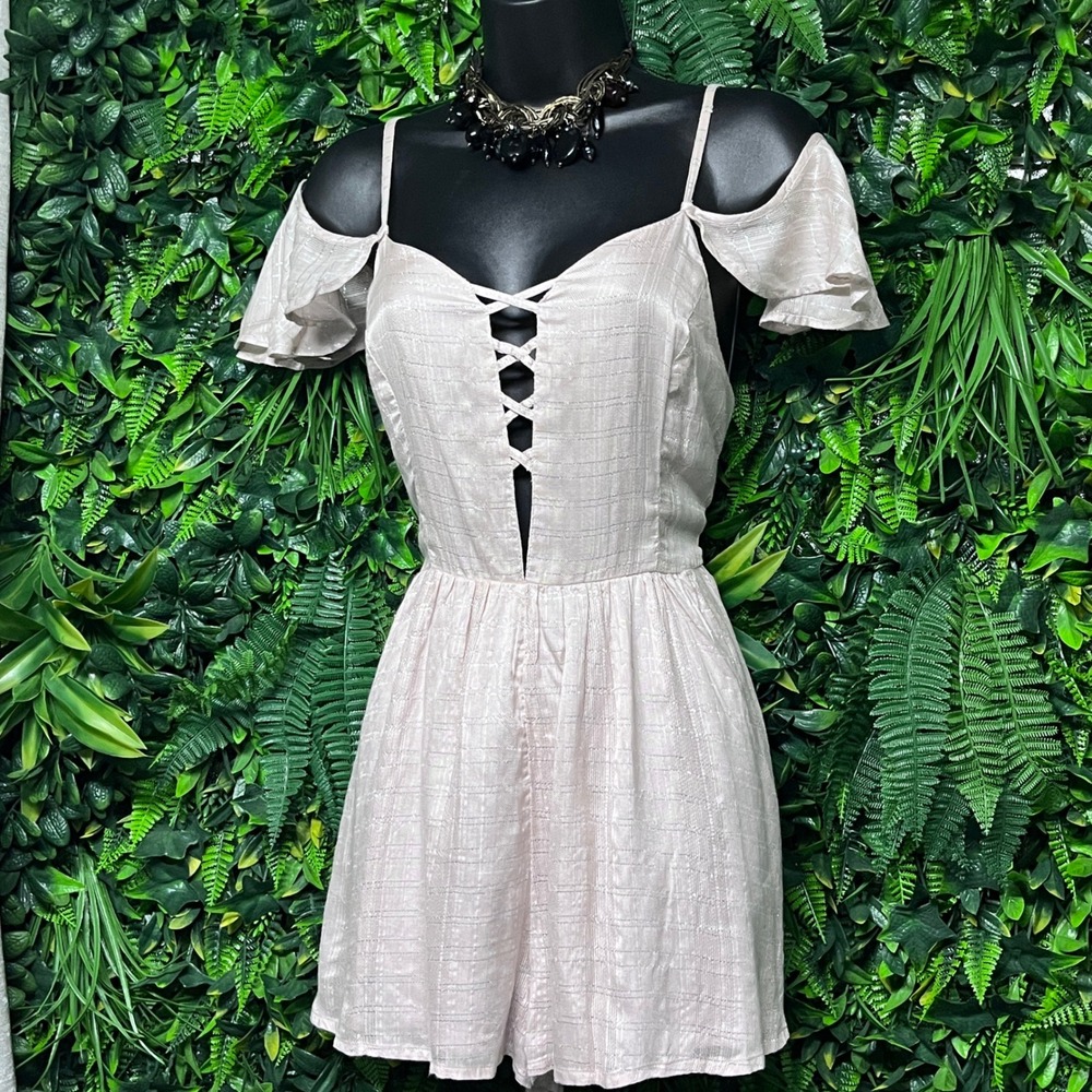 Kimchi Blue Shorts Romper Size 4 Champagne Pink Metallic Grid Cold Shoulder 3859